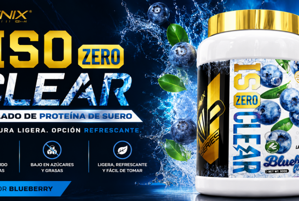 Banner de ISO ZERO CLEAR de iO.GENIX con el producto en primer plano y un diseño visual centrado en un aislado de proteína de suero con textura ligera y refrescante