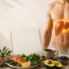 Hombre con el hígado resaltado junto a alimentos saludables como salmón, verduras, frutos secos, aguacate, café y aceite de oliva.